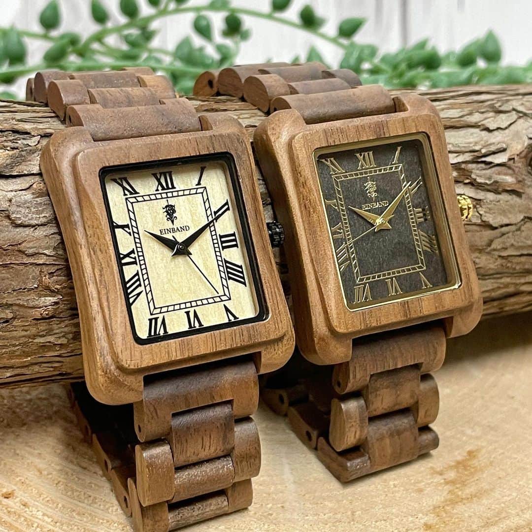 EINBAND -アインバンド-のインスタグラム：「メイプルウッド(白の文字盤) サンダルウッドウッド(黒の文字盤)  どちらが好きですか？ どちらもいい感じの仕上がりです✨  #EINBAND #木製腕時計」
