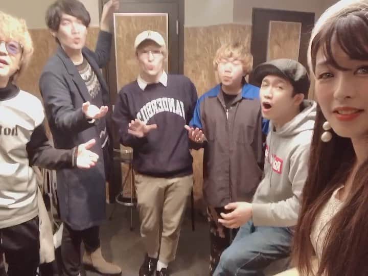 Fujikoのインスタグラム：「Fujiko✖️シュガーズ 2マンライブが迫ってきましたー！ 2/28お待ちしてます🥨 今回はランチライブ👑というわけですが、内容がかなり濃くてコラボも沢山あります✨  BERONICAでお待ちしてます⭐️  観客チケット🎟 t.livepocket.jp/e/eibbo  配信チケット twitcasting.tv/beronica110/sh…  #シュガーズ#Fujiko#アカペラ#アーティスト#ライブ#BERONICA#応援してね」