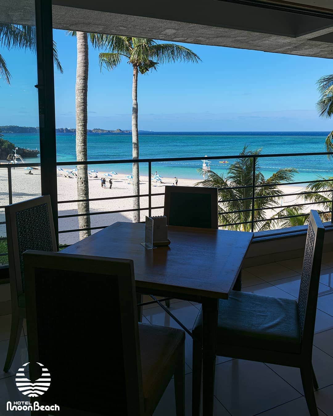 ホテルムーンビーチさんのインスタグラム写真 - (ホテルムーンビーチInstagram)「2020年12月27日、オールデイダイニング「コラーロ」からの眺め。天然ビーチを眺めながらシェフ自慢の料理をお召し上がり下さいませ。 #沖縄 #恩納村 #沖縄ホテル #沖縄リゾート #あさごはん #ランチ #ひるごはん #ディナー #よるごはん #沖縄ビーチ #沖縄好き #沖縄好きな人と繋がりたい #ホテルムーンビーチ #ムーンビーチ #ムーンビーチホテル #okinawa #onnason #okinawabeach #okinawahotel  #okinawatrip  #okinawalikes #okinawalabo #okinawa_life #hotelmoonbeach #moonbeach #moonbeachhotel #braekfast #lunch #dinner #gotoイート」2月18日 18時12分 - themoonbeachmuseumresort