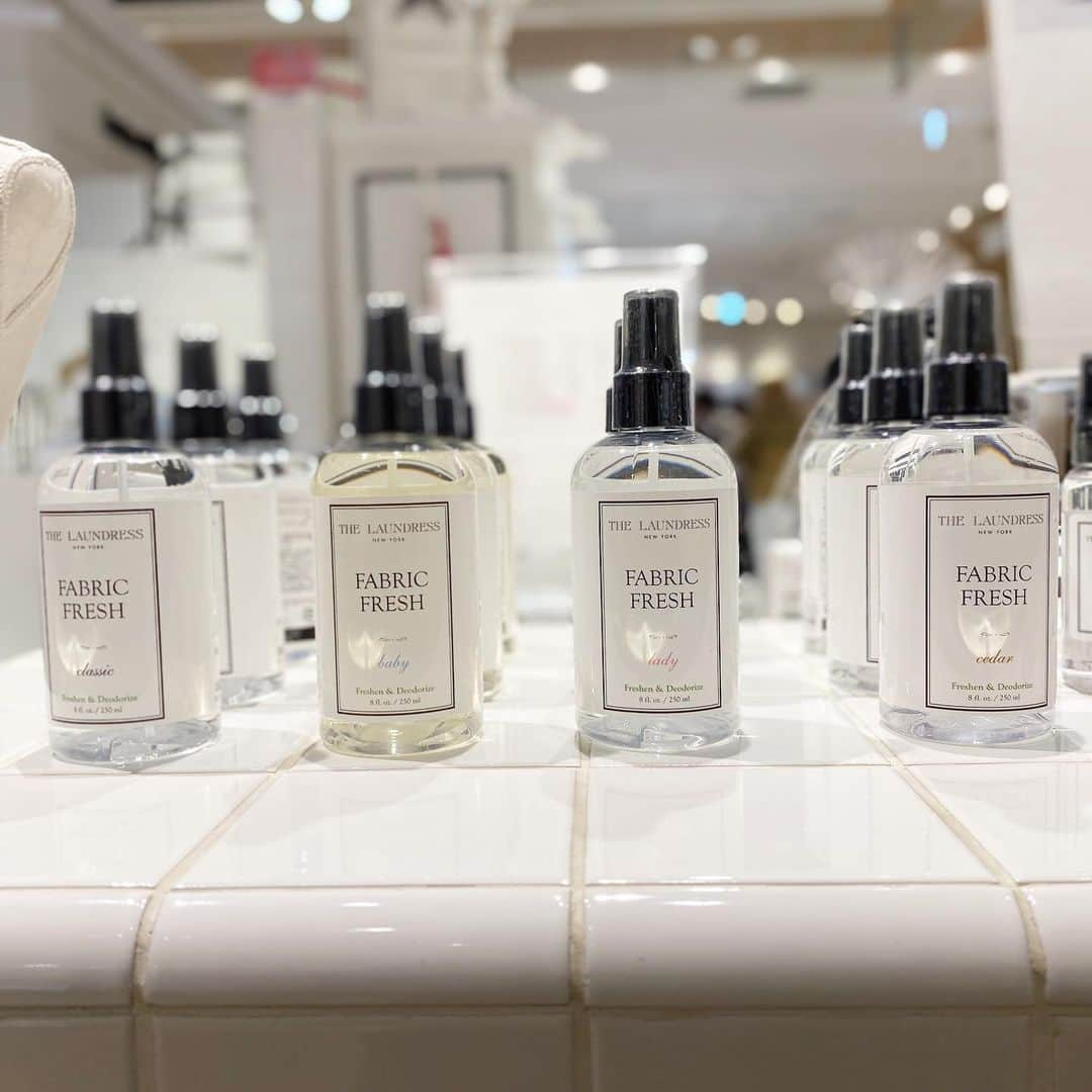 THE LAUNDRESS JPさんのインスタグラム写真 - (THE LAUNDRESS JPInstagram)「𓂃◌𓈒𓐍﻿ ﻿ 今日はどの香りにする？«*(*´ ꒳ `*)*»﻿ ﻿ ﻿ #ファブリックフレッシュ #気分転換﻿ #香り #クラシック #レディ #ベビー﻿ #シダー﻿ #thelaundress #ランドレス #クリーニング﻿ #洗剤 #柔軟剤 #おうち時間 ﻿ #ホームケア #セルフケア﻿ #丁寧な暮らし #シンプルな暮らし﻿ #シンプル #モノトーン ﻿」2月18日 18時13分 - thelaundressjp