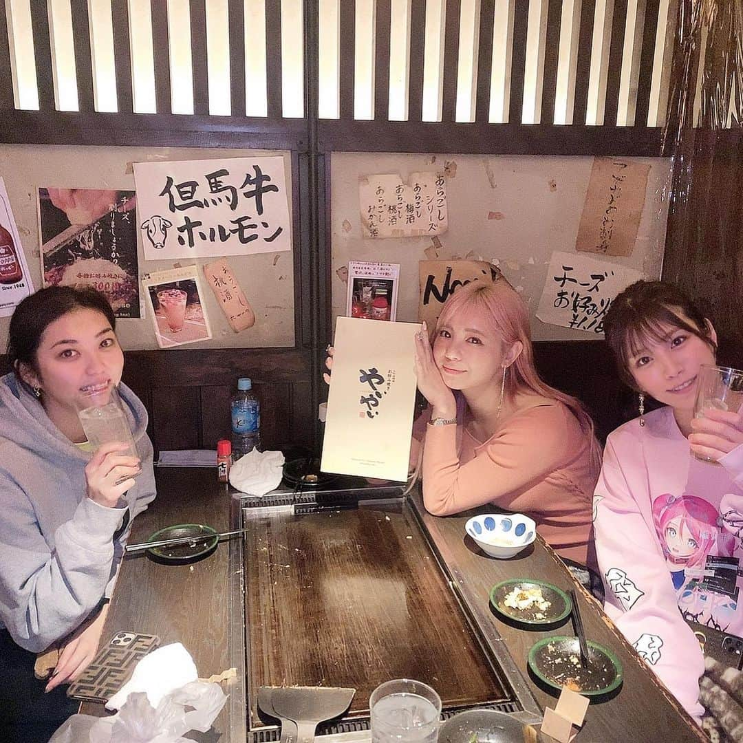 吉澤友貴さんのインスタグラム写真 - (吉澤友貴Instagram)「原宿にこんなお店があるの知らなかったぁぁ❤︎ 15年もやってるお好み焼、鉄板焼き屋さん✨やいやい✨ @harajuku_yaiyai   3人でいったのに頼みすぎて食べすぎた🙊  山芋焼き ゲソバター 軟骨焼き ホルモン焼き オムチーズ焼きそば やいやい焼き(お好み焼)  どれも美味しかったです💓  #お好み焼き#鉄板焼き#居酒屋#原宿グルメ#原宿居酒屋#原宿#やいやい#ホルモン#ホルモン焼き」2月18日 18時18分 - yuki_yoshizawa_