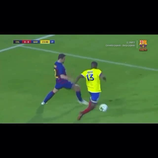 のインスタグラム：「#tbt @barcalegends x Lendas da Colômbia. Era “só” um amistoso... 🤨 😉 #belletti #forever #neversurrender #barçalegends #barça #embaixador」