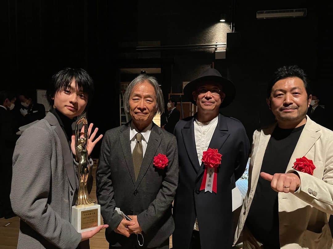 奥平大兼さんのインスタグラム写真 - (奥平大兼Instagram)「映画『MOTHERーマザーー』が毎日新聞映画コンクールにて、日本映画大賞を受賞しました！僕が出演させてもらった作品がこのように評価してもらえるのがとても嬉しいです！久しぶりに監督と河村さんと辻さんに会えてよかった😎 #マザー」2月18日 18時23分 - okudairadaiken_official