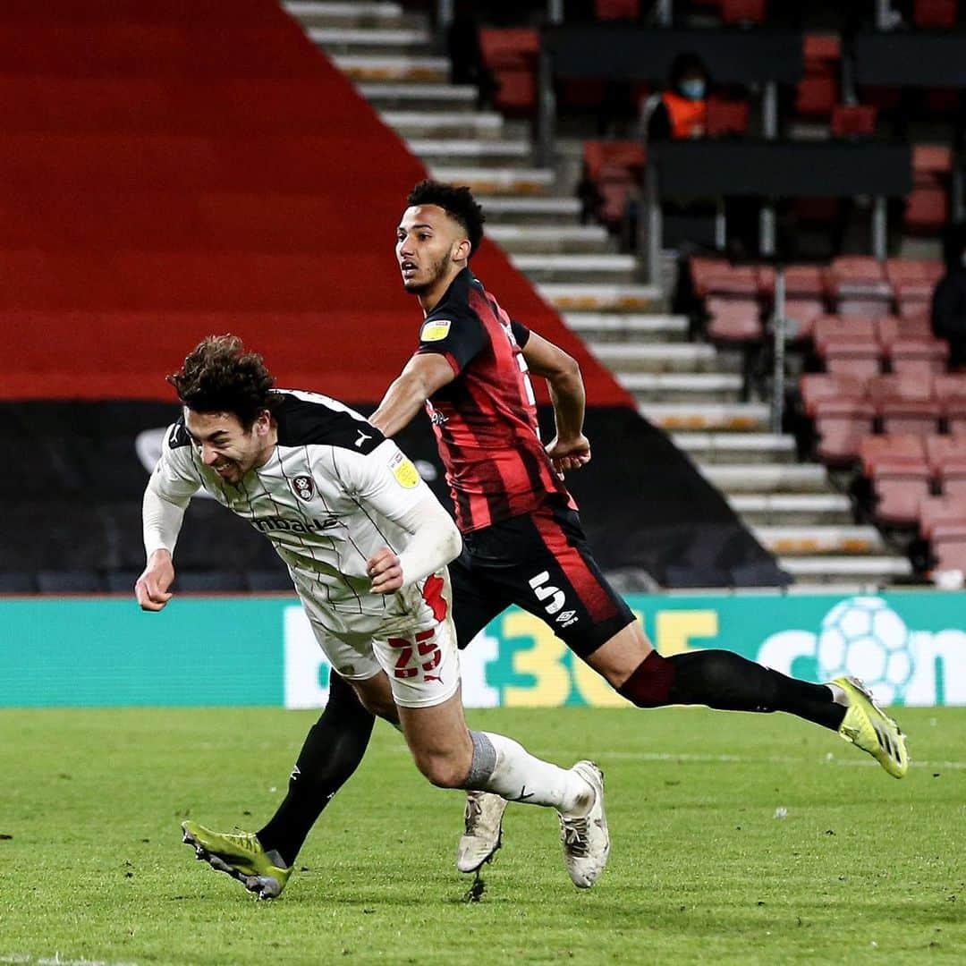 AFCボーンマスさんのインスタグラム写真 - (AFCボーンマスInstagram)「Another 𝙃𝙐𝙂𝙀 showing from @asmir1 last night 💪😍 #afcb🍒」2月18日 18時42分 - afcb