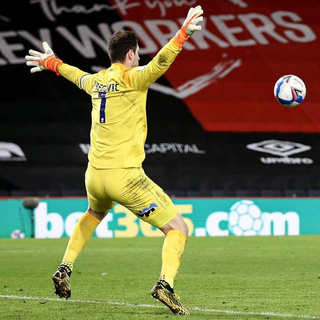 AFCボーンマスさんのインスタグラム写真 - (AFCボーンマスInstagram)「Another 𝙃𝙐𝙂𝙀 showing from @asmir1 last night 💪😍 #afcb🍒」2月18日 18時42分 - afcb