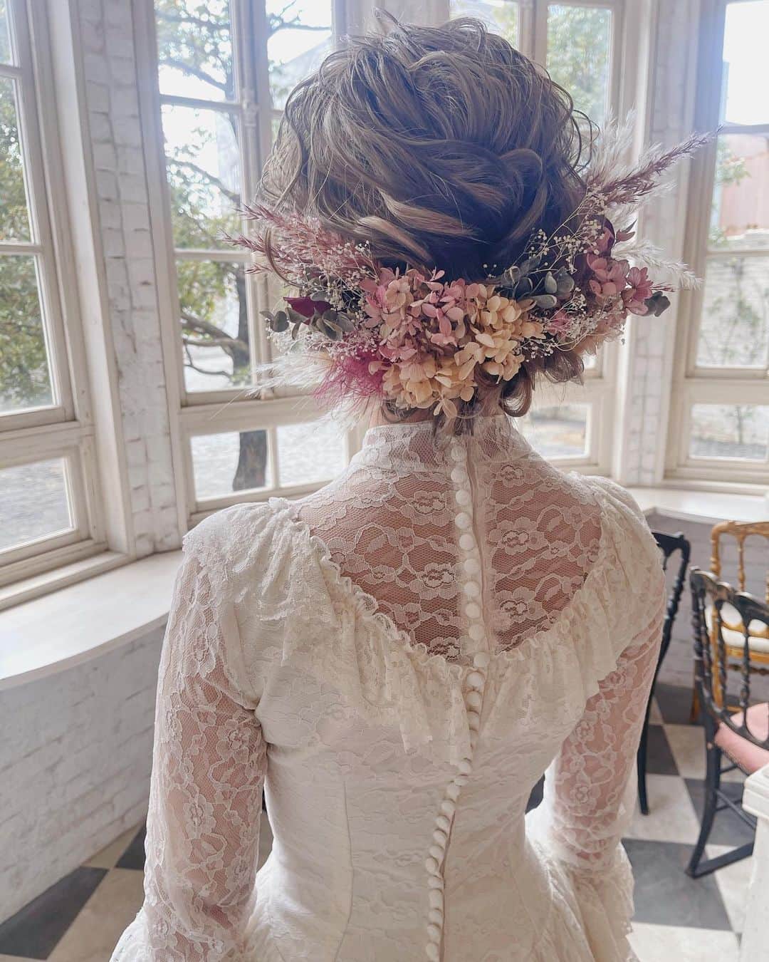 sakincho1028のインスタグラム：「ブライダルヘア🌼 #sakinchohair #hairarrange#hair#arrange#hairset#ヘアアレンジ#アレンジ#ヘアセット#豊橋#美容室#ヘアメイク#出張ヘアメイク#ブライダルヘア#ウェディングヘア#結婚式#花嫁#花嫁ヘア」