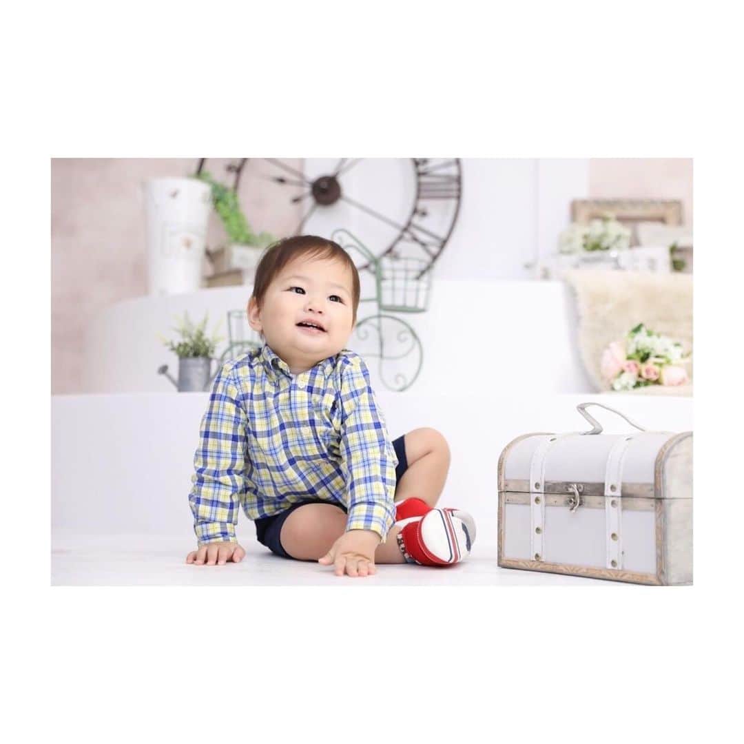 ハピリィフォトスタジオのインスタグラム：「﻿ かっこいい私服での１枚❤️﻿ ﻿ #happily #happilyphotostudio﻿ #ハピリィ#ハピリィフォトスタジオ#naturephotography #ベビーフォト﻿ #キッズ撮影 #しちごさん #ハピリィ東麻布店﻿ #ママカメラ #着物 #関東ママ #お宮参り﻿ #記念日 #家族写真 #マタニティ﻿ #753  #七五三 #バースデーフォト﻿ #子供写真 #誕生日 #七五三撮影」