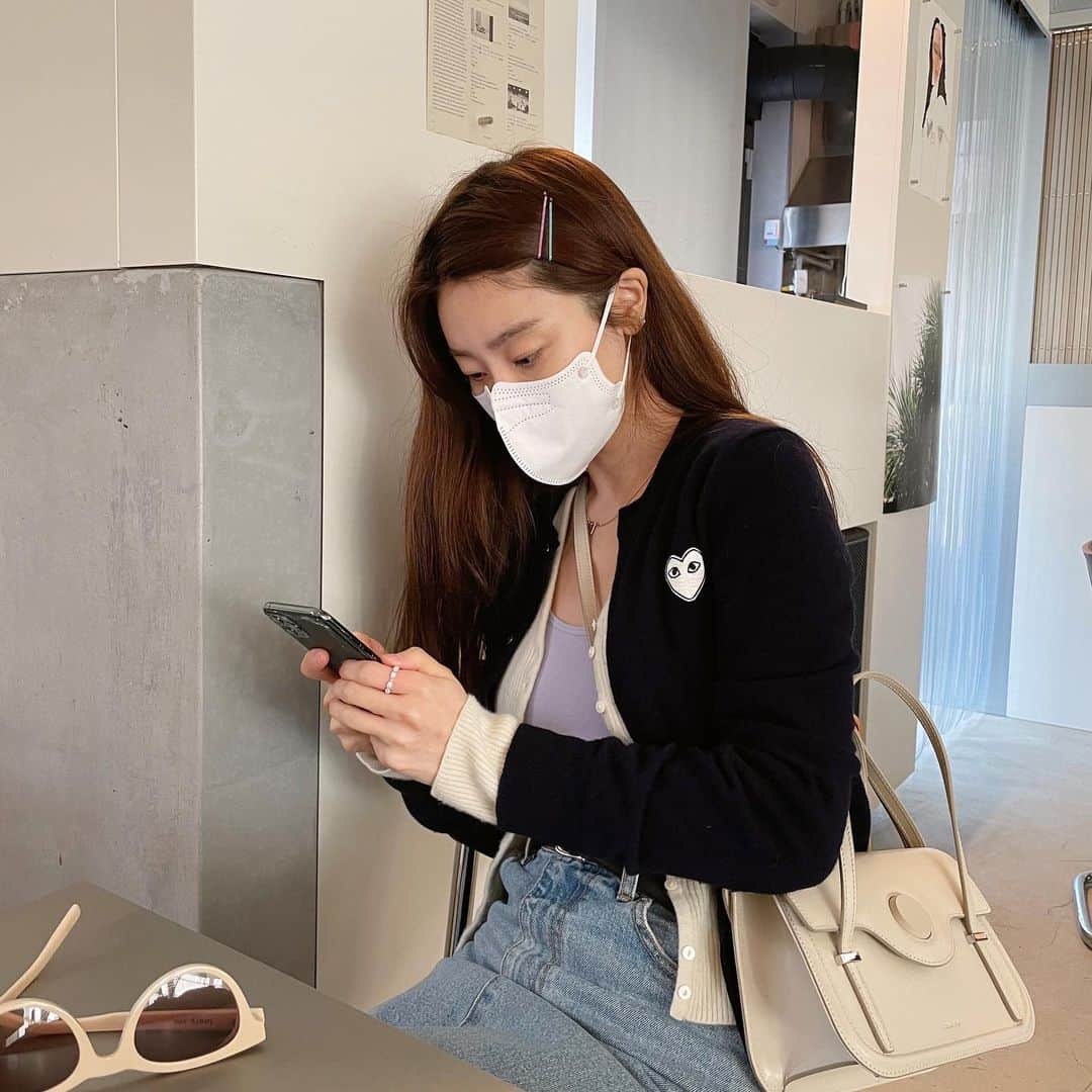 ソジン のインスタグラム：「진주반지는잘있어, 어떻게지내니 해룡앙,🥲 우리집 놀러왕🥲 줴에봐알♥️ 맛있는거 해쥬꿰♥️」