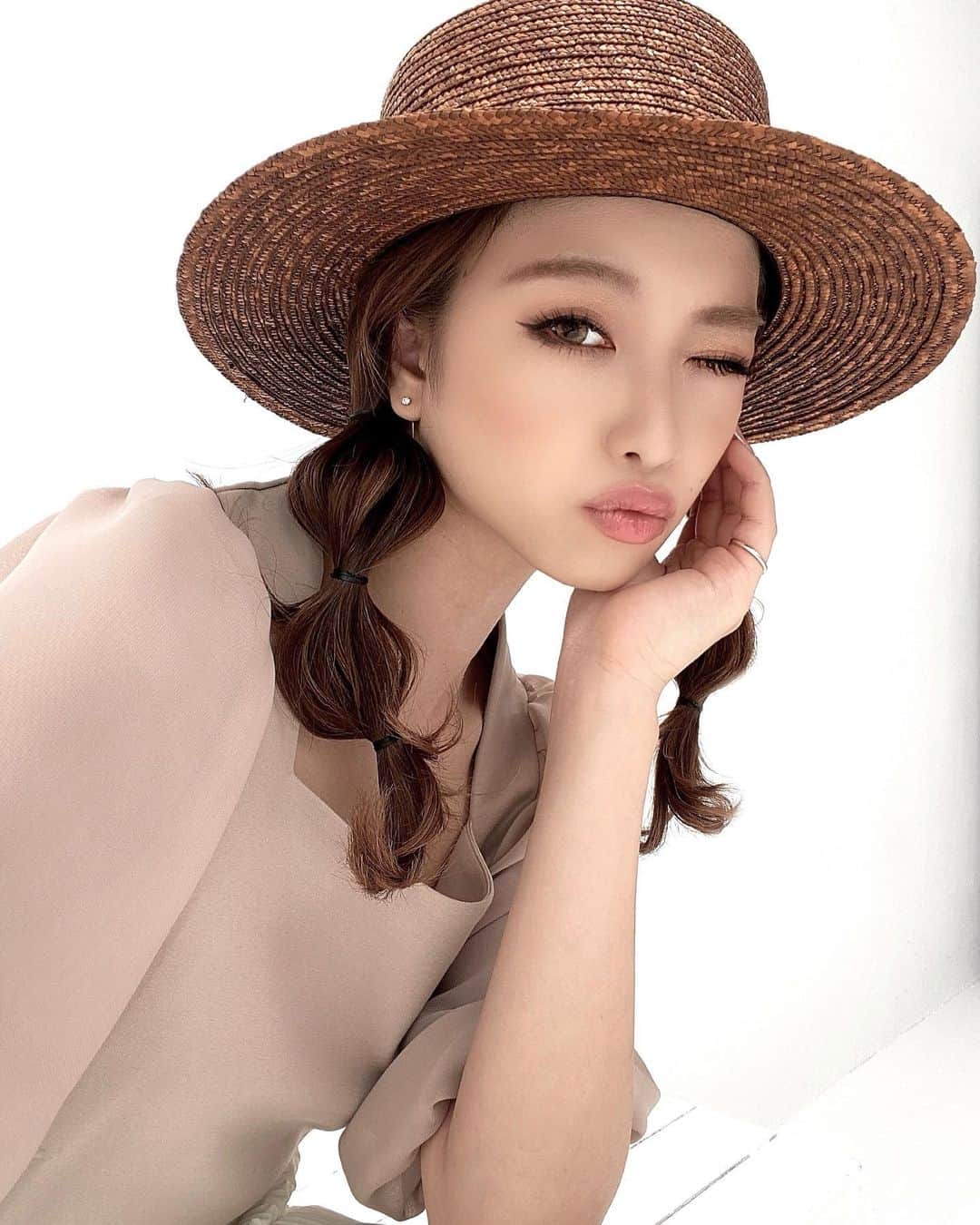 木田絵里香のインスタグラム：「. 早くあったかくならないかな〜🌼🤍 . #fashion#make#hair#shooting#spring#resexxy#春コーデ#春服#コーデ#ハット#メイク#リゼコーデ」