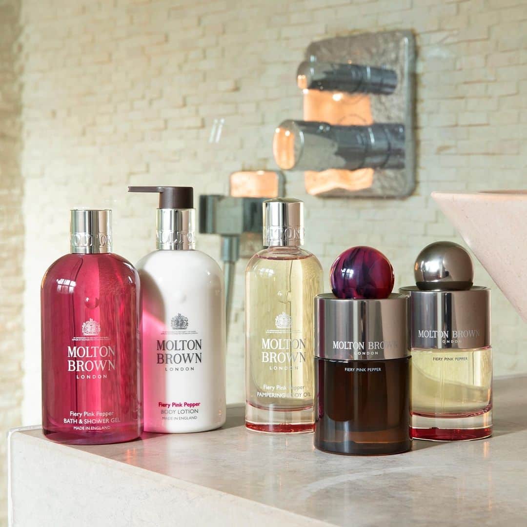 モルトンブラウンさんのインスタグラム写真 - (モルトンブラウンInstagram)「Escape to a land of soul-stirring vistas with our award-winning Fiery Pink Pepper collection. #MBxMe」2月18日 19時00分 - moltonbrown