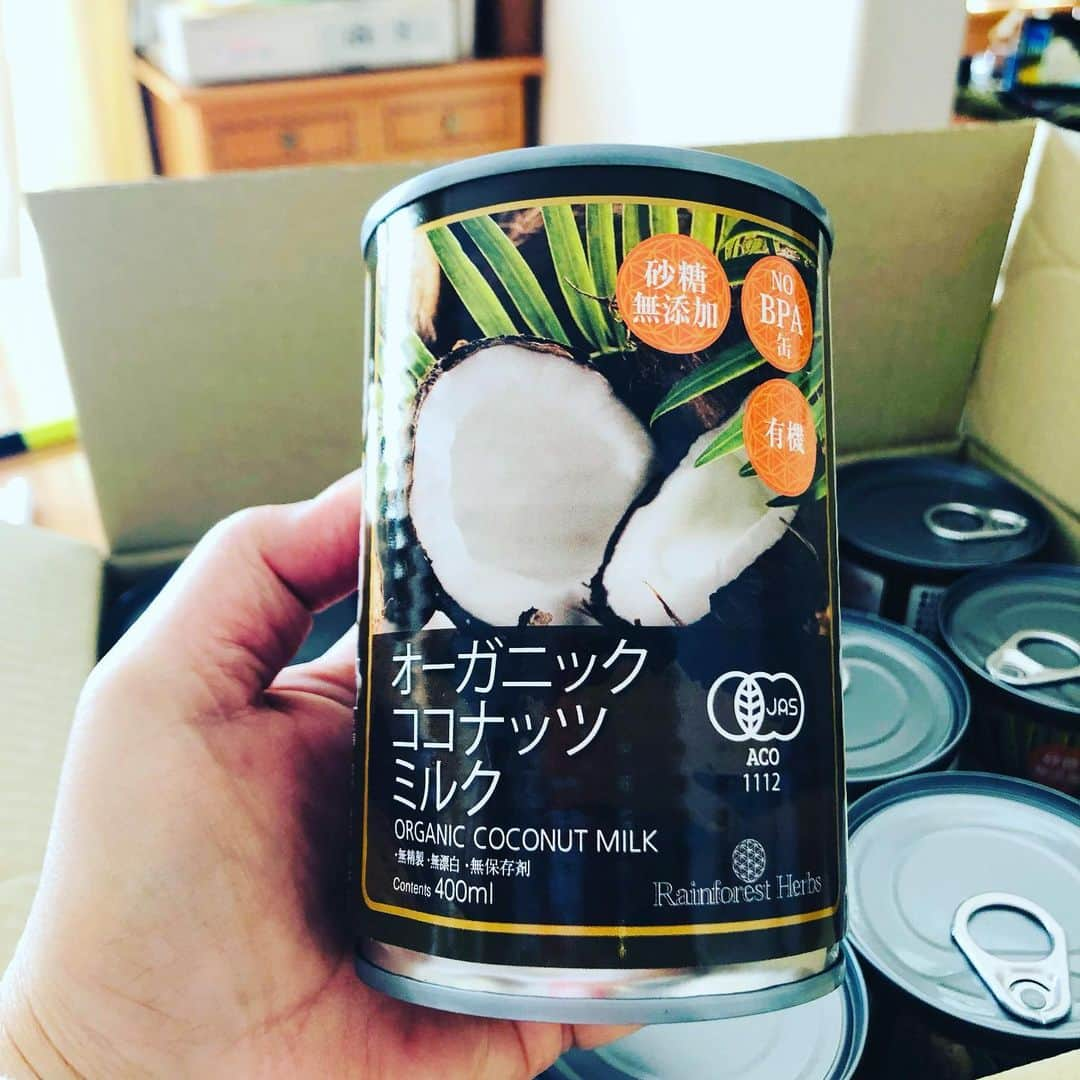 原日出子さんのインスタグラム写真 - (原日出子Instagram)「これ 私のお気に入り✨ 美味しいココナッツミルクです💖 グリーンカレーとか イエローカレーとか タイ料理風スープとか カヤジャムとか。 ちょっとアジアアンフードな感じのアレンジには 必需品です👍 ココナッツミルクも 美味しいのと そうでもないのと 色々あるので かなり味の決め手になるんです。 無くなってしまったので また買っちゃいました😊  #ココナッツミルク #味の決め手 #アジアンテイスト #調味料は大事 #お気に入り #毎日を楽しく #幸せのレシピ」2月18日 19時00分 - hara_hideko