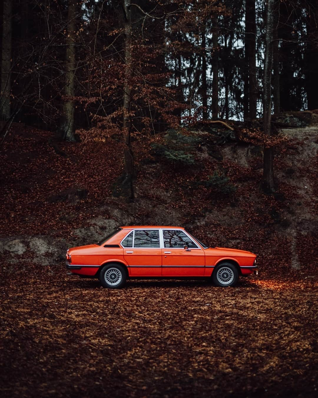 BMWさんのインスタグラム写真 - (BMWInstagram)「Forester at heart. The first generation of the BMW 5 Series. #BMW #5Series #BMWClassic #BMWrepost @bmwjogge @bmwclassic」2月18日 19時05分 - bmw