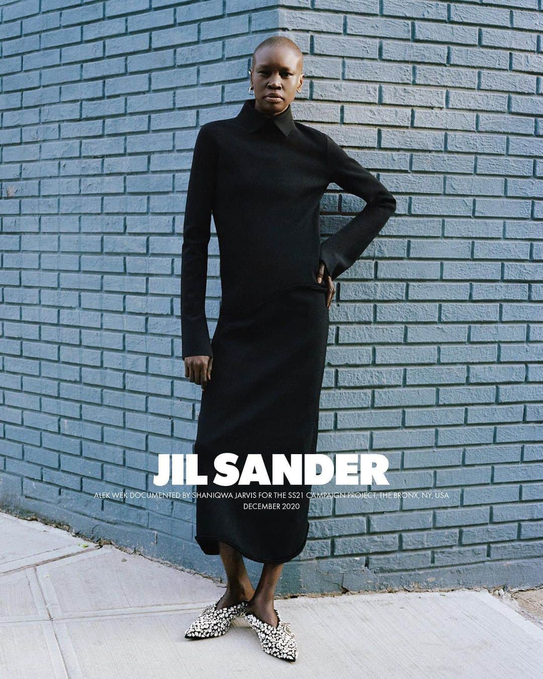 ジルサンダーのインスタグラム：「#JILSANDER #SS21CAMPAIGN The SS21 Campaign Project Alek Wek documented by Shaniqwa Jarvis, The Bronx, NY, USA  December 2020 @sheekswinsalways  #JilSanderbyLucieandLukeMeier」
