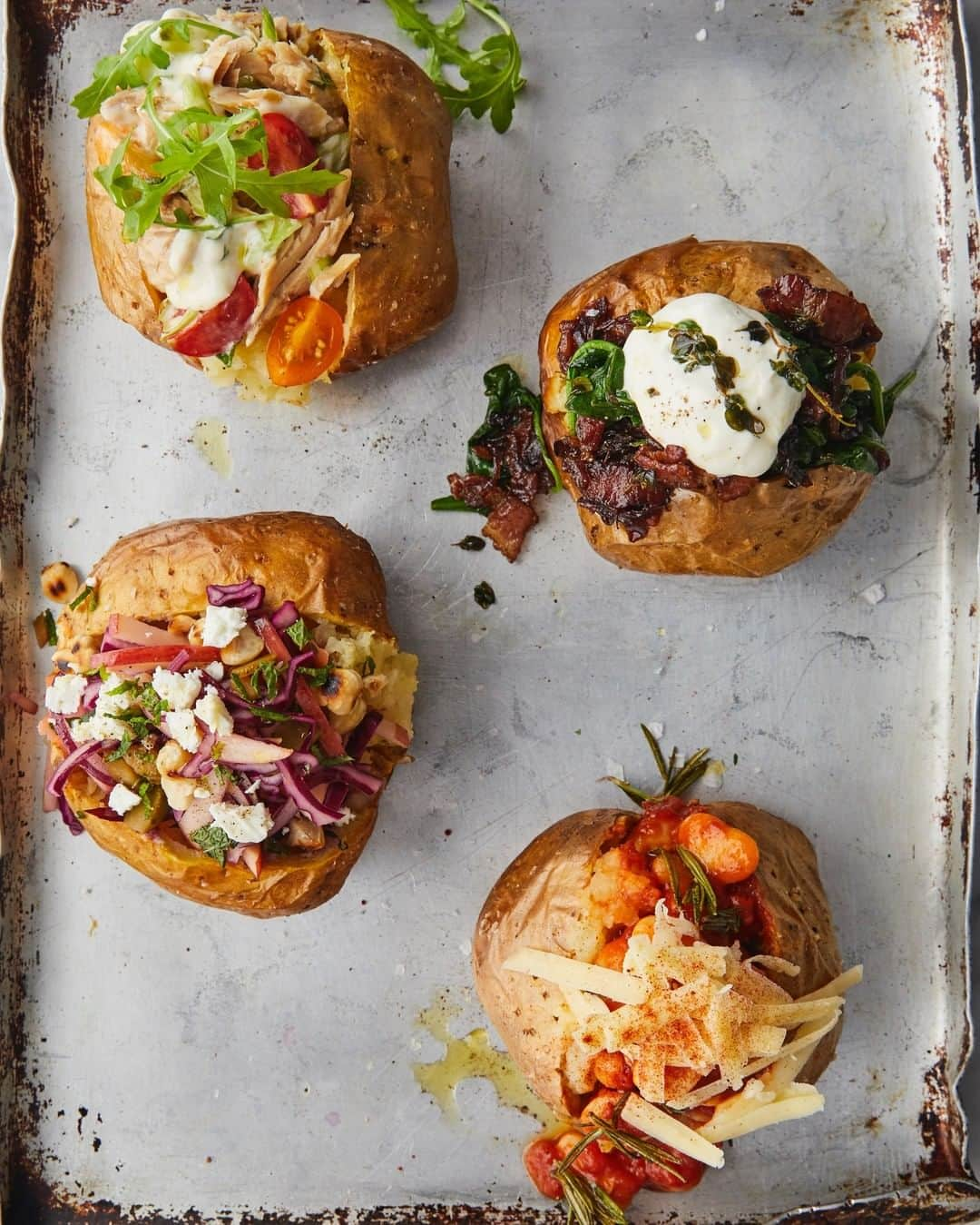 ジェイミー・オリヴァーさんのインスタグラム写真 - (ジェイミー・オリヴァーInstagram)「Bit of lunch inspiration right here. 4 jacket potatoes, topped with something different. Which one would you choose?? 1) Tuna Mayo Twist 2) Caramelised Red Onion & Bacon 3) Rainbow Slaw 4) Homemade Baked Beans & Cheese」2月18日 19時15分 - jamieoliver