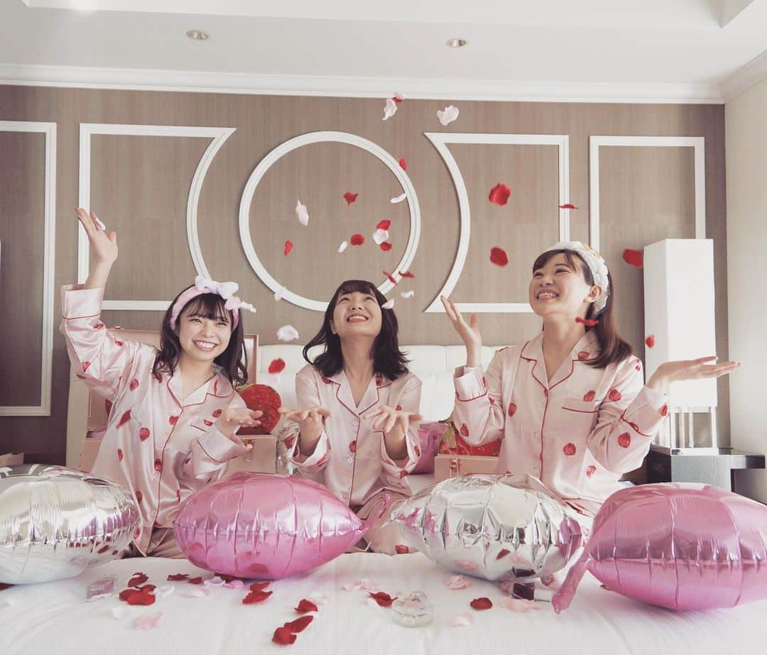 Hilton Tokyo Odaiba ヒルトン東京お台場さんのインスタグラム写真 - (Hilton Tokyo Odaiba ヒルトン東京お台場Instagram)「#ヒルトン東京お台場   大切な仲間とおそろいのパジャマを着て アフタヌーンティーやドリンクを楽しみながら、 女の子だけのトクベツなひとときを…🤫♬  ———————————————————————————- ※3月1日より、ご予約受付スタートいたします💕 「GoGo! Strawberry Girls’ Night～超！おこもり女子会～」は、プロフィールよりご覧ください💫 @hilton_tokyo_odaiba  ———————————————————————————- #女子会 #お泊まり会 #お泊まり女子会 #ホテルステイ #ヒルトン #ホテル  #東京 #お台場 #台場 #アフタヌーンティー #夜景 #いちご #ストロベリー #苺 #パジャマパーティー #hiltonodaiba #hilton #odaiba #hotel #tokyo #fhotography #strawberry #afternoontea #fhotgenic」2月18日 19時16分 - hilton_tokyo_odaiba