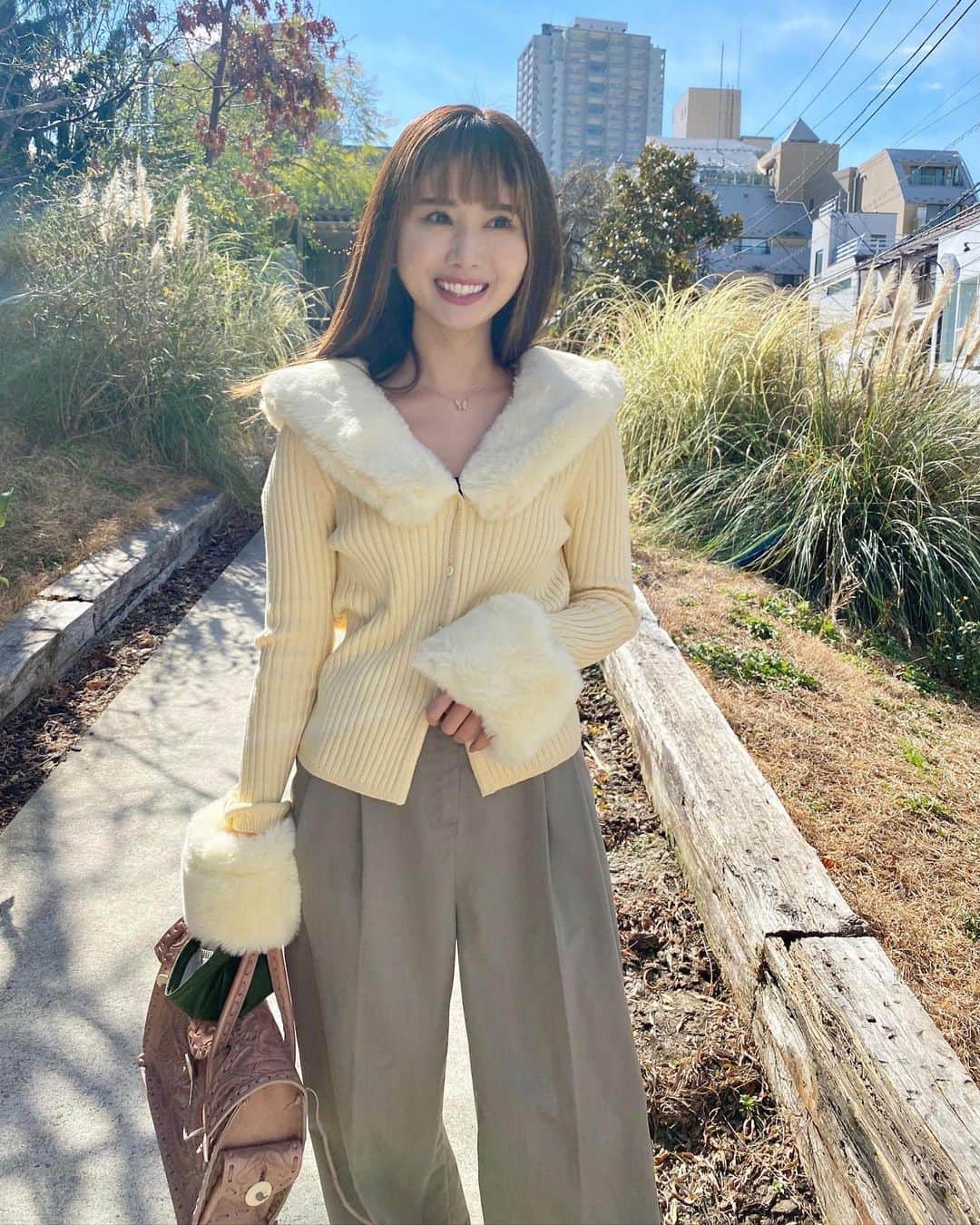 一木美里さんのインスタグラム写真 - (一木美里Instagram)「🍋💛🐘  knit #houseofsunny bag #cavingtribes  shoes #buffalolondon  #コーデ#私服#coloroftheyear」2月18日 19時21分 - misato_ichiki