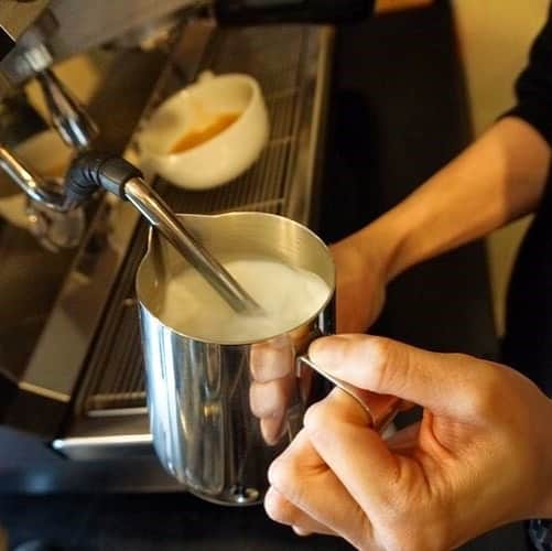 houeicoffeeさんのインスタグラム写真 - (houeicoffeeInstagram)「Steam milk❗️  http://houeicoffee.com/monzen/  #coffee #成田 #成田山 #成田山新勝寺 #成田空港  #自家焙煎 #珈琲 #コーヒー豆  #japan  #ハンドドリップ #コーヒー好き　#coffeetime #千葉 #chiba #カフェ  #coffeeshop #公津の杜 #kozunomori #Cafe」2月18日 19時21分 - houeicoffee