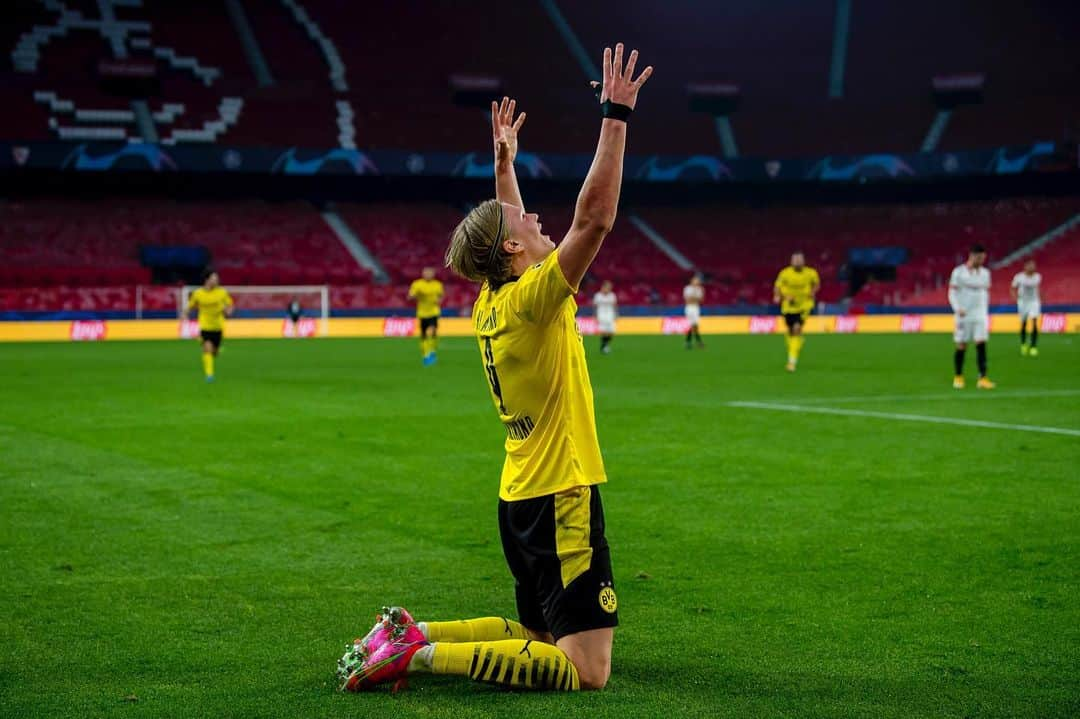 アーリン・ブラウト・ハーランドさんのインスタグラム写真 - (アーリン・ブラウト・ハーランドInstagram)「Special moments live forever… 🖤💛 #UCL」2月18日 19時22分 - erling.haaland