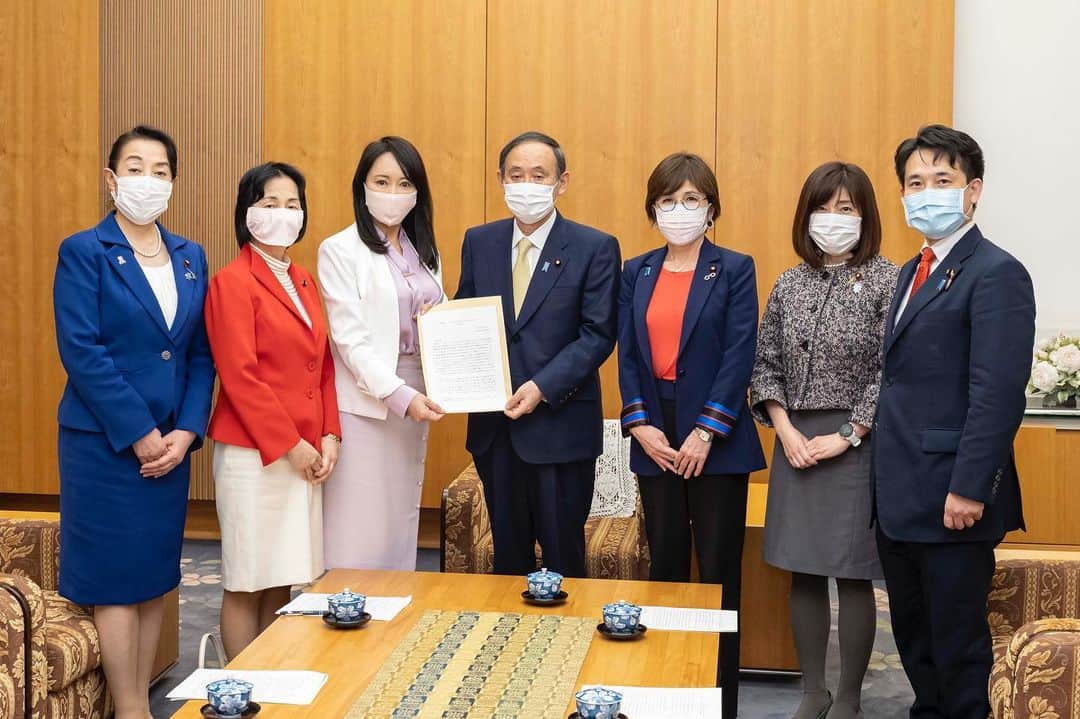滝波宏文のインスタグラム：「2月18日(木) 役員を務めます、自民党　女性活躍推進特別委員会にて、菅総理に申し入れさせて頂きました。」