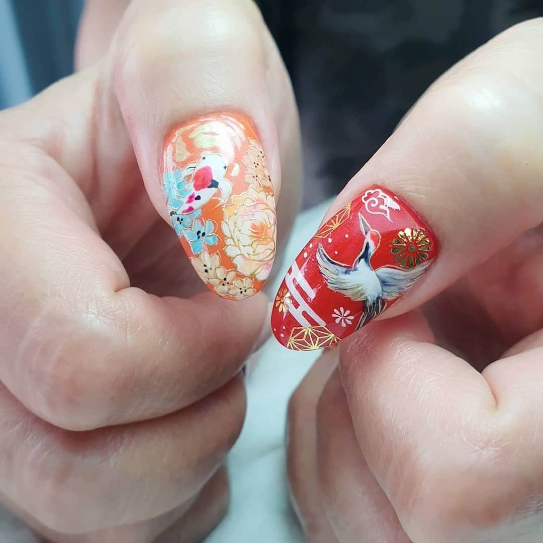 Yingのインスタグラム：「I used PREGEL Tulle Grege, Orange, Marigold, Real Red  PREMDOLL B10. Also used PREGEL Art Liner gels and Kimagure Liquid Metal in Gold for the art details. Gold stickers are @tsumekira SG-HWG-101!  Items can be purchased at @nailwonderlandsg 🤗 . . . 🛒 www.nailwonderland.com⁣⁣ 📍20A Penhas Road, Singapore 208184⁣⁣ (5 minutes walk from Lavender MRT)⁣⁣ .  I am currently only able to take bookings from my existing pool of customers. If I have slots available for new customers, I will post them on my IG stories. Thank you to everyone who likes my work 🙏 if you need your nails done, please consider booking other artists at @thenailartelier instead ❤  #ネイルデザイン  #ネイルアート #ネイル #ジェルネイル #nailart #네일아트 #pregel #プリジェル #nails #gelnails #sgnails」