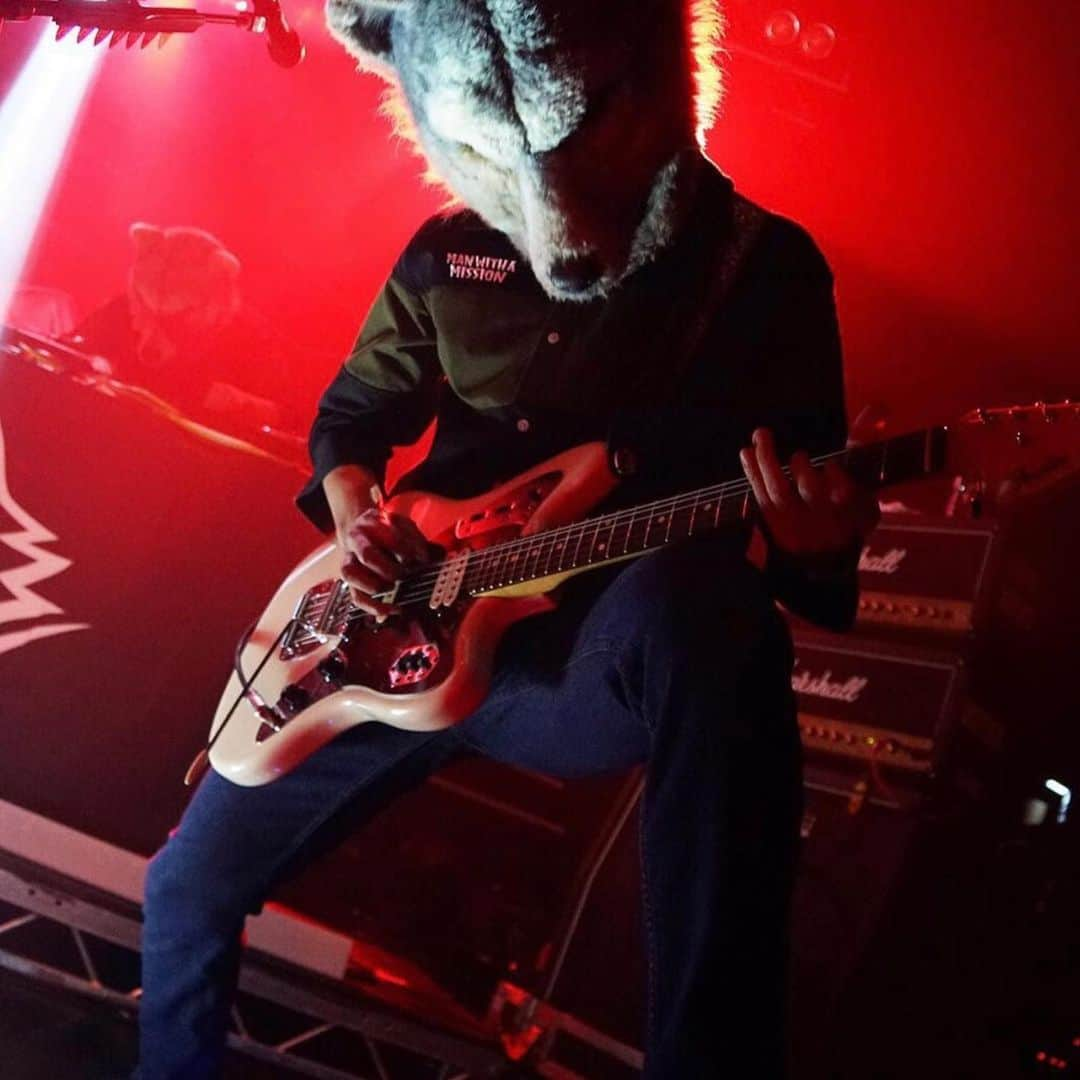 Man With A Missionさんのインスタグラム写真 - (Man With A MissionInstagram)「Throwing it back to February 2018 and our tour of the UK! 🇬🇧 We can’t wait to come and visit you guys again! 🖤🐺  #throwback #tbt #throwbackthursday #MWAMUK #MANWITHAMISSION #MWAM #LiveMusic #Jpop #Jrock」2月18日 19時34分 - mwamofficial