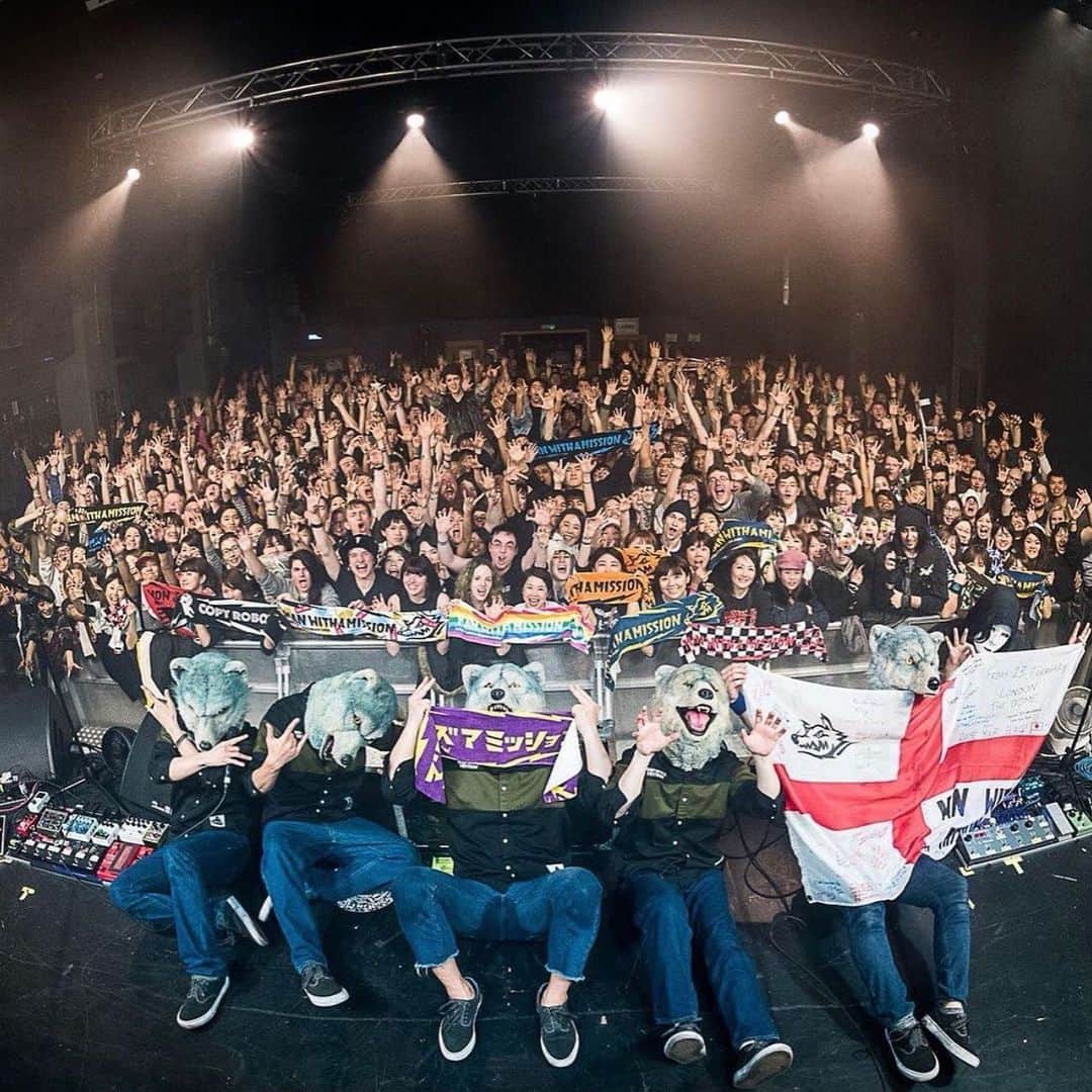 Man With A Missionのインスタグラム：「Throwing it back to February 2018 and our tour of the UK! 🇬🇧 We can’t wait to come and visit you guys again! 🖤🐺  #throwback #tbt #throwbackthursday #MWAMUK #MANWITHAMISSION #MWAM #LiveMusic #Jpop #Jrock」