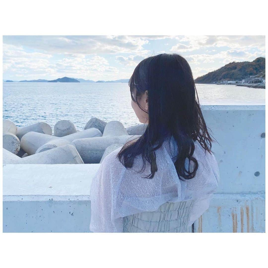 岩田陽菜さんのインスタグラム写真 - (岩田陽菜Instagram)「空に手をぐーっと伸ばして、にこーって笑ったらスッキリするよね💧🌈✨﻿ ﻿ ﻿ ﻿ #衣装﻿ #STU48﻿ #写真#独り言で語るくらいなら#海#sea#空#Sky#青#blue」2月18日 19時52分 - hina_naso_stu48