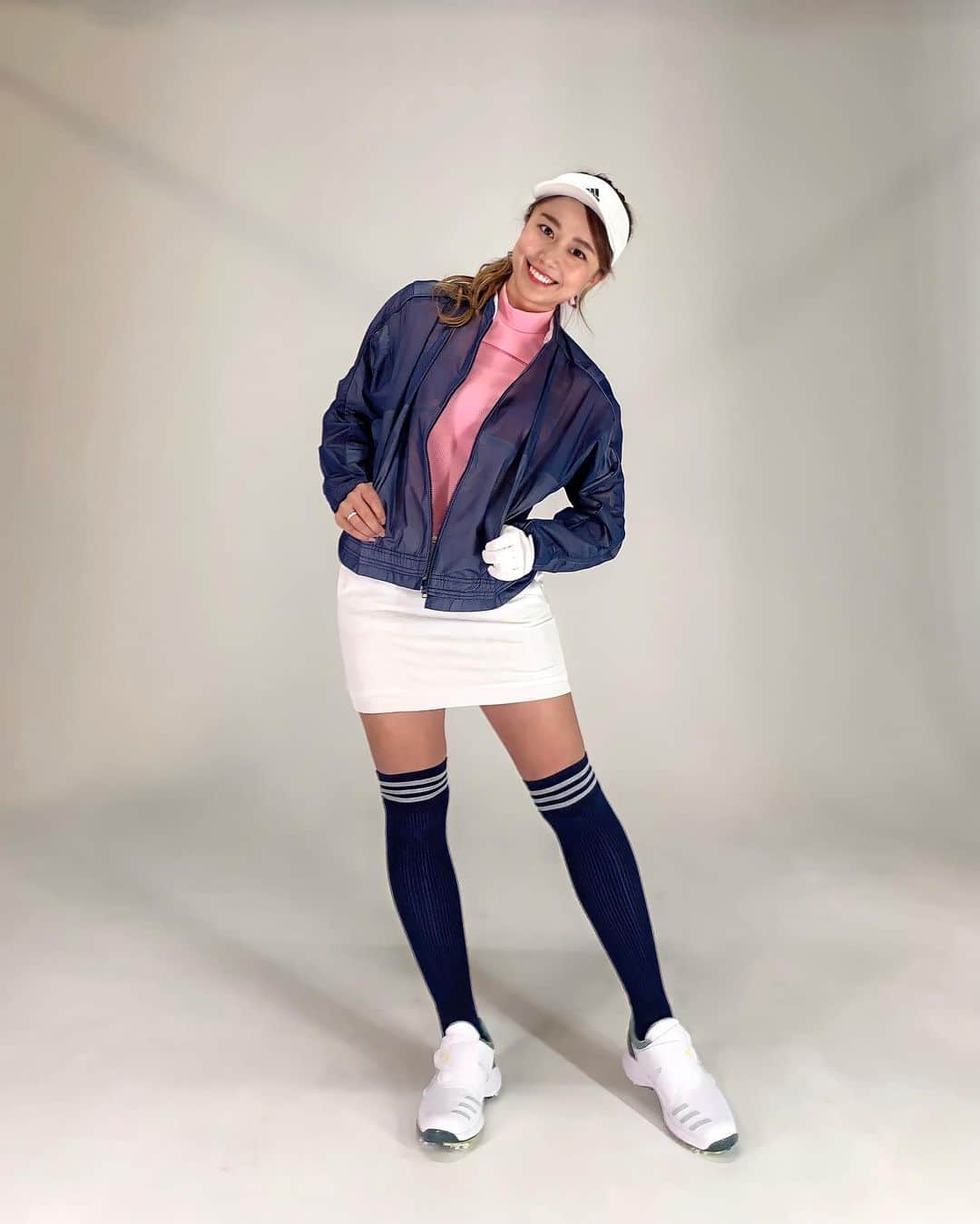とくさきさんのインスタグラム写真 - (とくさきInstagram)「こんばんは⭐️ . 可愛い春コーデ💕💙 全身 @adidasgolf です😌 透け感が凄く好き💕 . シューズも新作👟😍 . 2枚目は先日撮影した動画です❤️ 今年のウェアはカラーが取り入れられてるものが結構あって個人的にすごく好き💕 #Advancedgamewear #ゲームチェンジャー #adidasgolf @adidasgolf @adidastokyo #ゴルフ#ゴルフ女子#golf#golfgirl#golfswing#ゴルフスイング#sports#スポーツ#スポーツ女子#골프#골프여자#尔夫球#高尔夫#ゴルフウェア」2月18日 19時50分 - tokusaki_golf