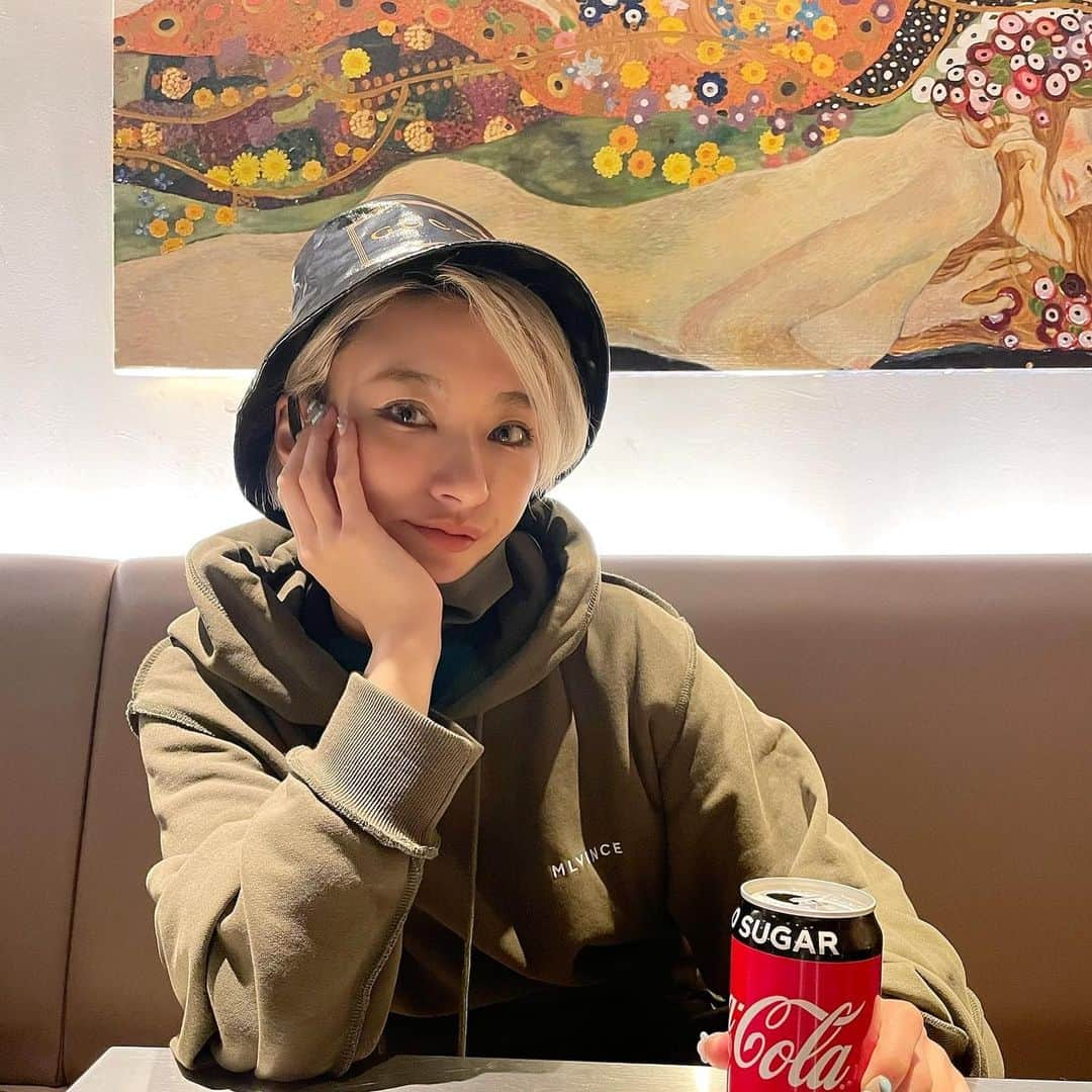 中川友里さんのインスタグラム写真 - (中川友里Instagram)「飲食店が20時閉店やからだいたいよるごはん難民になるう🥺💭🌿笑 ・ こないだ滑り込んだタコス屋さん🌮で🤝🌏✨ 早くコロナ落ち着くといいねえ🐙🐙 ・ ・ 珍しくオリーブ🫒色とか着た🦖🌿✨ @mlvince_official @gucci  #outfit #fashion」2月18日 19時55分 - darayunya