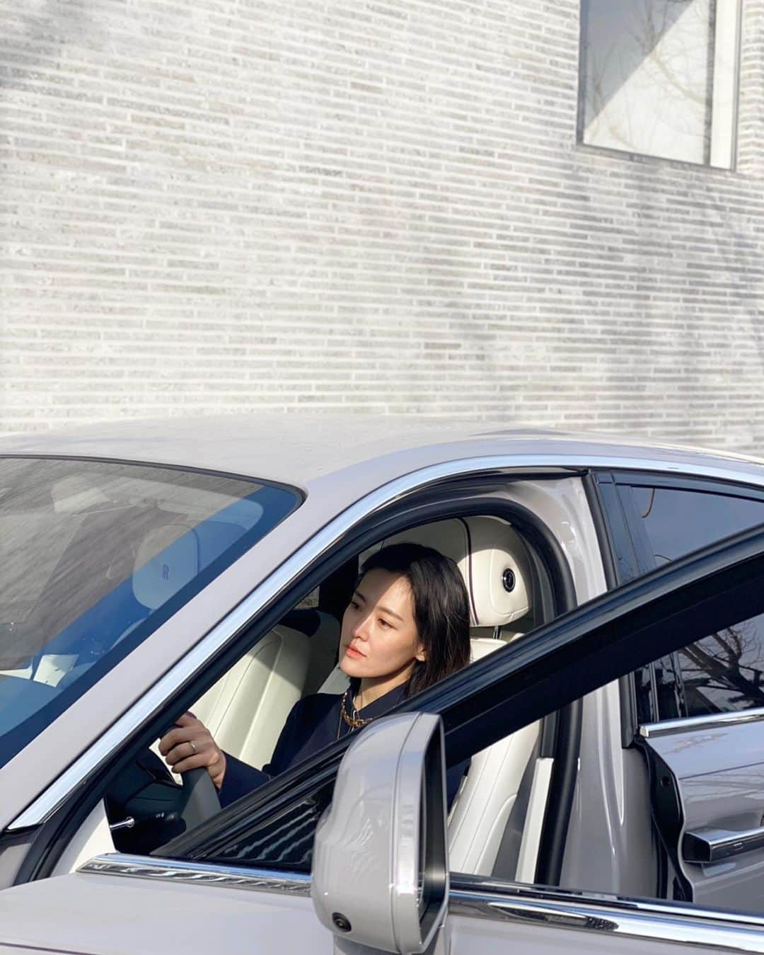 パク・ウォンジさんのインスタグラム写真 - (パク・ウォンジInstagram)「@noblessekorea 와 @rollsroycecarsseoul coming soon! #newghost」2月18日 19時57分 - sisi_wonji