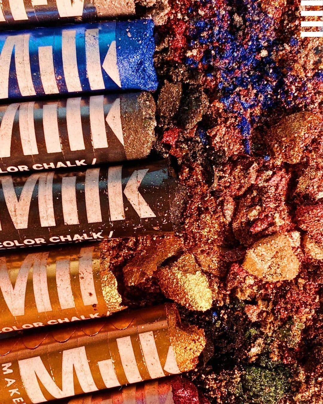のインスタグラム：「Les colors chalks @milkmakeup sont arrivés ! Des craies de pigments en poudre aux nuances soyeuses et chatoyantes ✨ Elles peuvent être utilisées humides ou sèches comme fard à paupières, eye-liner, sur les joues ou les lèvres selon vos envies 😍 Qui a envie d'essayer ?  Disponible sur sephora.fr #SephoraFrance #SephoraLovesMilkMakeup #Regram @milkmakeup」