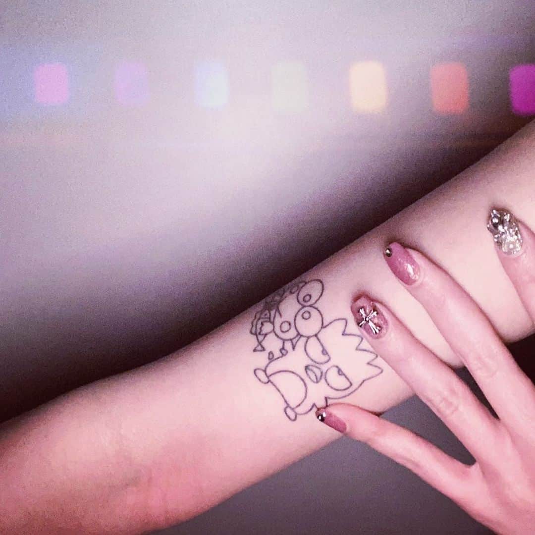 椿えれなのインスタグラム：「指甲和可爱的可爱宠物 🖤」