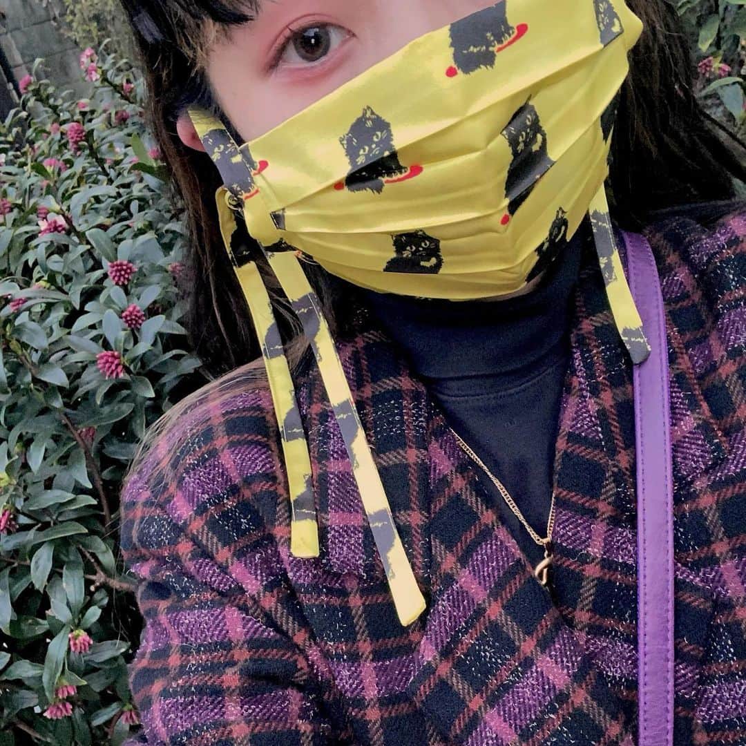 相羽瑠奈のインスタグラム：「🐈‍⬛ 🧽🔮🔺  欲しかったネコチャンマスクが🇬🇧から届いた。🖤」