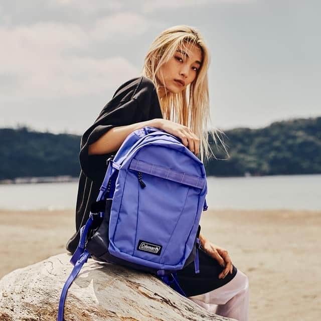 Coleman Japanのインスタグラム：「素材や機能にとことんこだわったハイエンドモデルの新シリーズ🎒「AITHRIA（エスリア）」が登場✨  アウトドアでもタウンでも使えるデザインで、収納力と使い勝手を両立した「AITHRIA」は、大容量の30Lから使い勝手の良い25L、女性やキッズにもおすすめの15Lに加え、ウエストバッグもライナップ🙌 ・ ・ ・ #灯そうColeman #灯そうコールマン #灯そう #Coleman #コールマン #Backpack #バックパック #Rucksack #リュックサック #リュック #Daypack #デイパック #AITHRIA #エスリア」