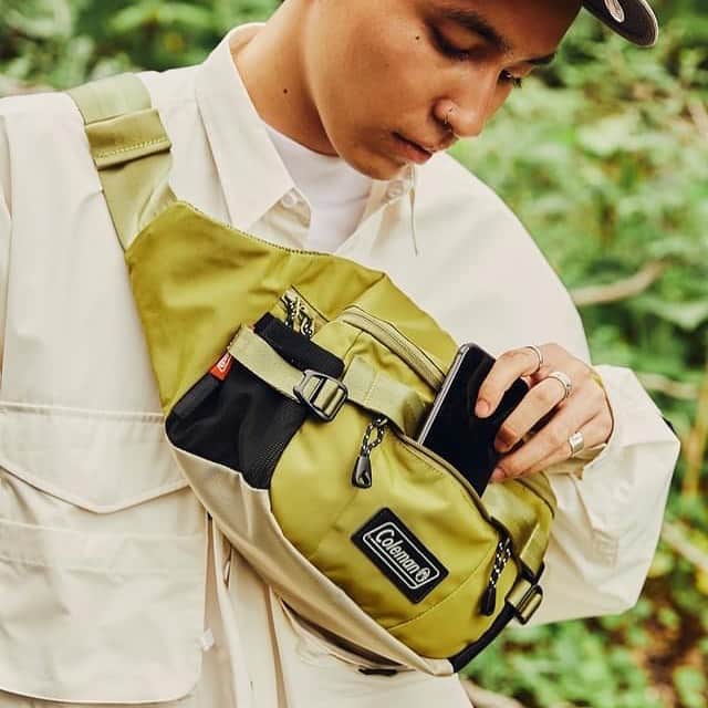 Coleman Japanのインスタグラム：「素材や機能にとことんこだわったハイエンドモデルの新シリーズ🎒「AITHRIA（エスリア）」が登場✨  アウトドアでもタウンでも使えるデザインで、収納力と使い勝手を両立した「AITHRIA」は、大容量の30Lから使い勝手の良い25L、女性やキッズにもおすすめの15Lに加え、ウエストバッグもライナップ🙌 ・ ・ ・ #灯そうColeman #灯そうコールマン #灯そう #Coleman #コールマン #Backpack #バックパック #Rucksack #リュックサック #リュック #Daypack #デイパック #AITHRIA #エスリア」