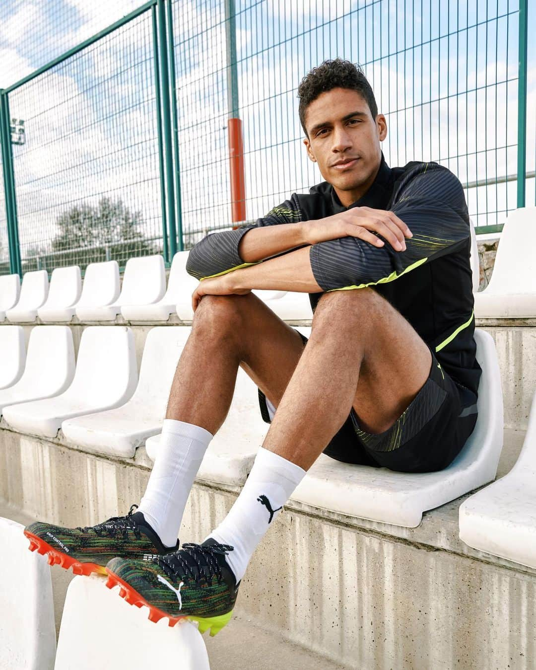 LFPさんのインスタグラム写真 - (LFPInstagram)「Welcome to the #PUMAFam, @raphaelvarane! 🐅 @pumafootball   #Varane #Puma」2月18日 20時07分 - laliga