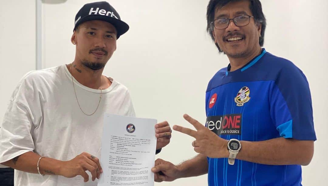 鈴木ブルーノさんのインスタグラム写真 - (鈴木ブルーノInstagram)「Good to be part of the PDRM FC family ⚽️ 2021 ✍️ @officialpdrmfc」2月18日 20時07分 - cbruno_7