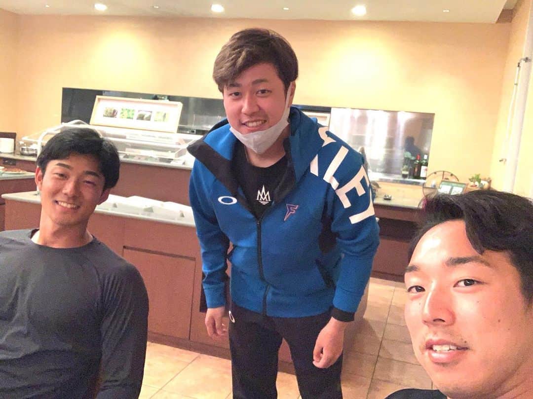 石井一成のインスタグラム：「第4クール終了☺️  #雨男チャミさん #堀ちゃん」