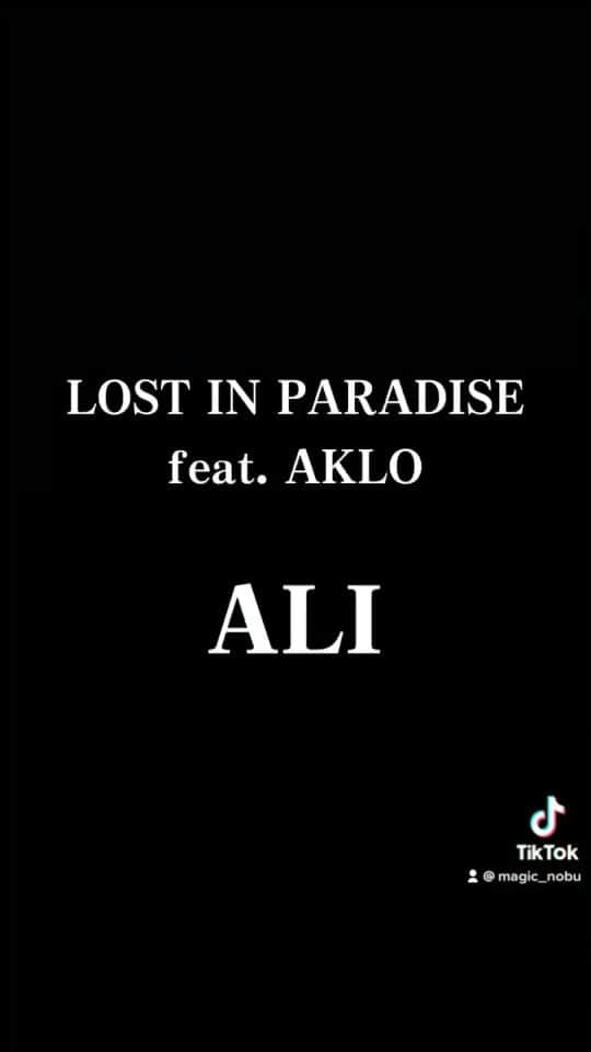 高津戸信幸のインスタグラム：「【Acoustic ver.】LOST IN PARADISE / ALI 『呪術廻戦』エンディングテーマ Full ver on YouTube✌️  本日からYouTube個人アカウントを始めます 弾き語り動画をあげていきます プロフィール欄リンクから、ご高覧賜りますようお願い申し上げます それに伴いTikTokも始めましたので、見つけてくれたら幸いです そしてこの曲、めちゃ練習したので是非フルを観て頂きたい。ラップってむずいよね🙃  そして、本日で『SOLPABLO』を立ち上げてから１年が経ちました 今年でDirty Old Men時代を含めて、MAGIC OF LiFEは18年目に突入です それぞれがみなさんにとっての大切な"居場所"になれるように、猛烈に精進致しますね これからも応援よろしくお願い致します😛  #ALI #LOSTINPARADISE #呪術廻戦 #弾き語り #cover #歌ってみた #solpablo #1周年」