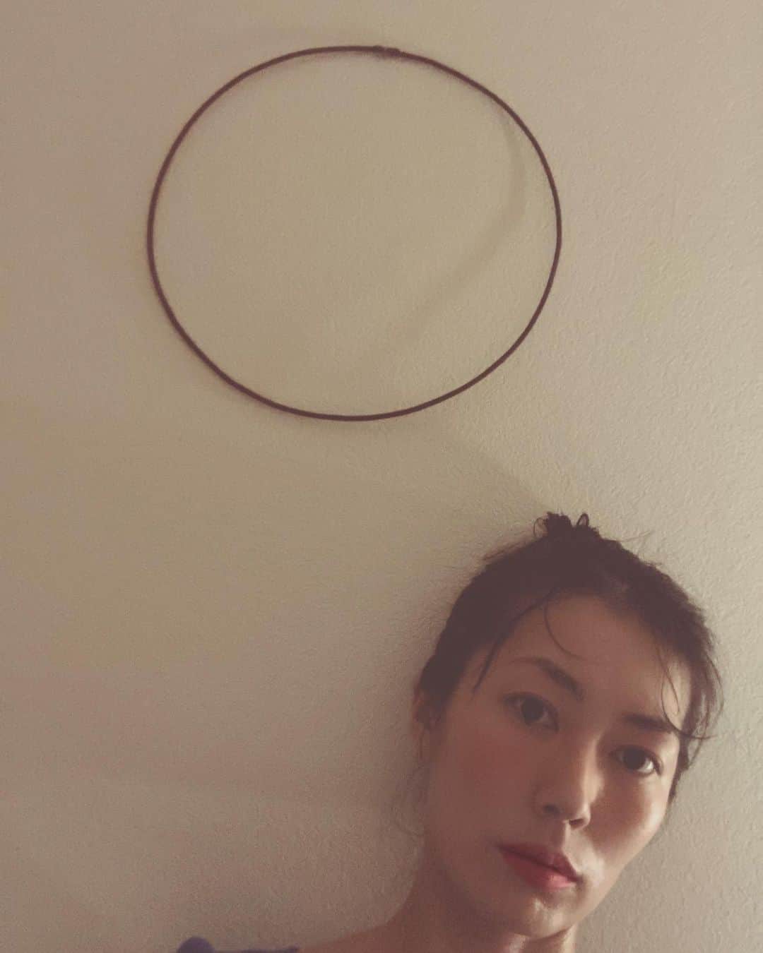 松田珠希さんのインスタグラム写真 - (松田珠希Instagram)「イケてる錆びた鉄の輪っかをゲットしたので、とりあえず壁に掛けました○ 私が一番好きなドラえもんの道具『通りぬけフープ』を彷彿とさせるぜ。  #通りぬけフープ　#ドラえもん」2月18日 20時13分 - tamakimatsuda11