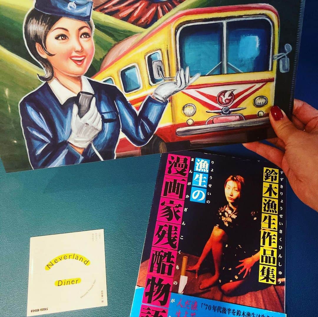 益子寺かおりさんのインスタグラム写真 - (益子寺かおりInstagram)「東京駅「VINIL」で開催中の「Neverland Bookstore」に勃ち寄ってきたヨ♡‬  かおりも‪寄稿させて貰った、都築響一さん編著『Neverland Diner 二度と行けないあの店で』刊行記念企画♡  ‪都築さんの作品や書斎から放出されたレア蔵書や珍品も！！（かおりは鈴木漁生先生のマン画をGET WILD♡）  DAISUKI!な吉岡里奈さんのグッズもあってションテンガリアー！ファイルをお買いアゲさせて貰ったヨン♡  #NeverlandDiner  #二度と行けないあの店で #都築響一 さん #吉岡里奈 さん #ベッドイン」2月18日 20時17分 - kaori_masuco
