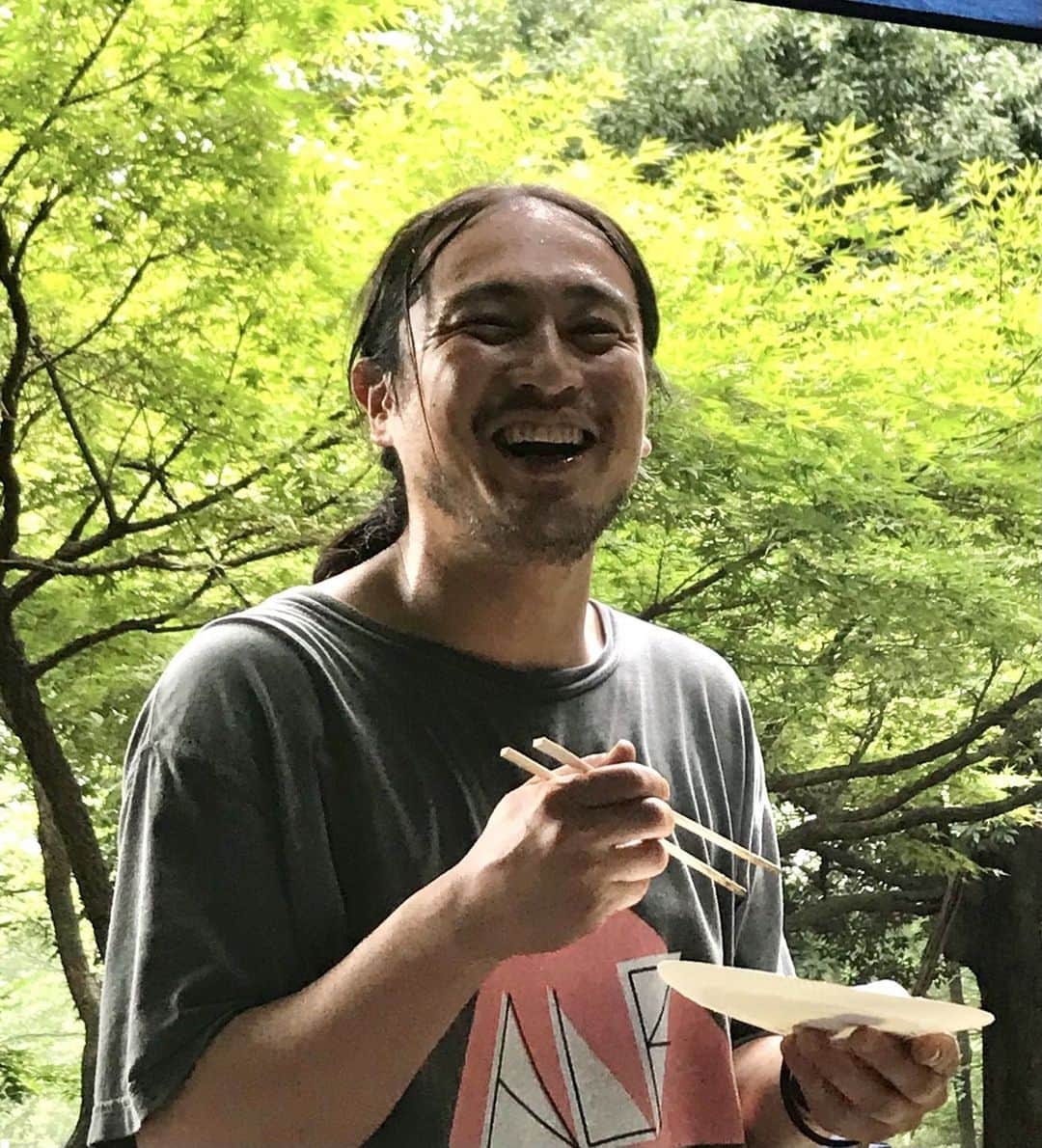 金戸覚のインスタグラム：「iPhoneのFor Youで笑い飯の人が出て来てホッコリしたよ。面識ないんだけど。しかしいい笑顔するよね。元気にしてるかな〜^ ^」