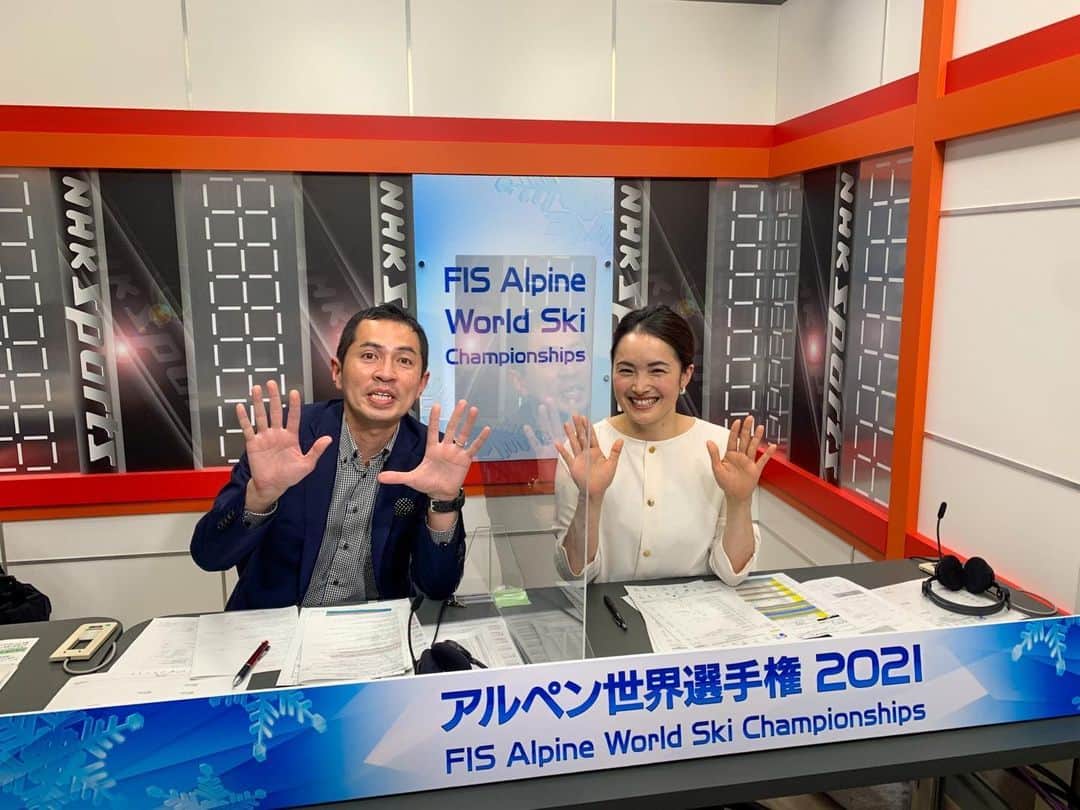 清澤恵美子のインスタグラム：「世界選手権アルペンスキー、団体パラレル大回転、非常に面白かったですね！！写真は昨日の放送の前に高木アナウンサーさんと^ ^  今日は女子大回転！！ 安藤麻選手と水谷美穂選手が出場します！！🇯🇵 放送はBSNH2/18 23：00から　 みんなで応援しましょう！！  本日は豊原アナウンサーさんとご一緒いたします！！  #NHK #BS1 #世界選手権　#アルペンスキー　#安藤麻　選手 #水谷美穂　選手」