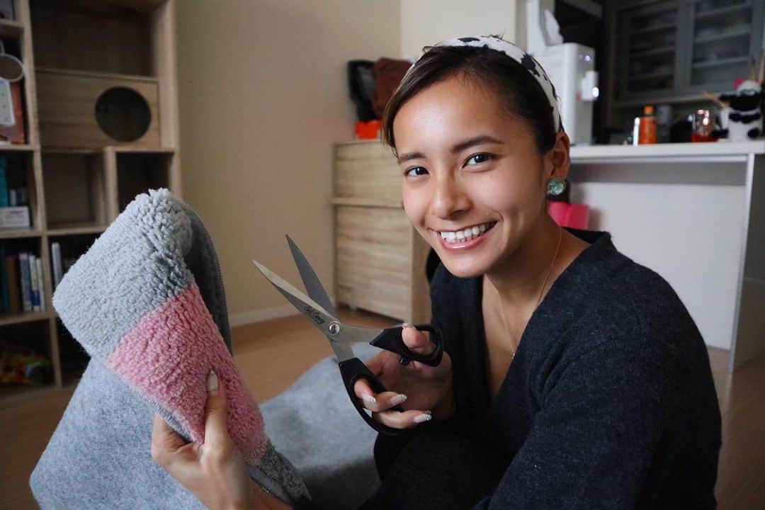 佐野千晃のインスタグラム：「みんなYouTubeのカーペットリメイク見てくれた？？﻿ ﻿ 見てね？？﻿ ﻿ 再生回数伸ばしてね？？🥺﻿ ﻿ #natural #healthy #good #gilrs #gilr #cool #cute #ooted #selfie #self #face #スポーツ女子 #スポーツ #ハワイ #笑顔 #ひまわり#youtube #見てね」