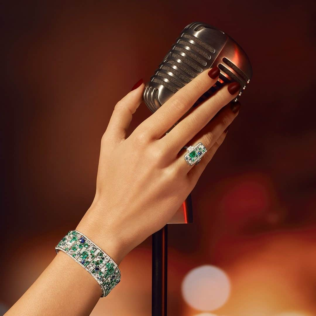 ハリー・ウィンストンさんのインスタグラム写真 - (ハリー・ウィンストンInstagram)「With bold arrangements of precious gems, these #highjewelry #WinstonNewYork jewels allow you to sing your heart out. #LoveIsHarryWinston #HarryWinston Let them hear the music with the Central Park Mosaic Bracelet and Ring by tapping the link in bio.」2月18日 20時31分 - harrywinston