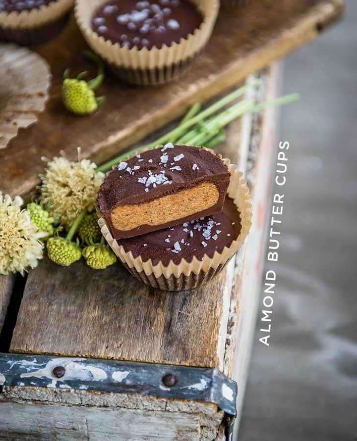 Simple Green Smoothiesのインスタグラム：「My husband is the one with the chocolate cravings. I’ve always been the one who reaches for the Sour Patch Kids for a movie date. Then I tried Trader Joe’s peanut butter cups and became obsessed with them. Magic happens to chocolate when it’s paired with nut butter. I experimented to make them myself (with 90% less ingredients too) and am so proud of how these turned out!!! Have you made them yet? They’re from my book Simple Green Meals and worth making at least once... or twice... or weekly. 🤷‍♀️」