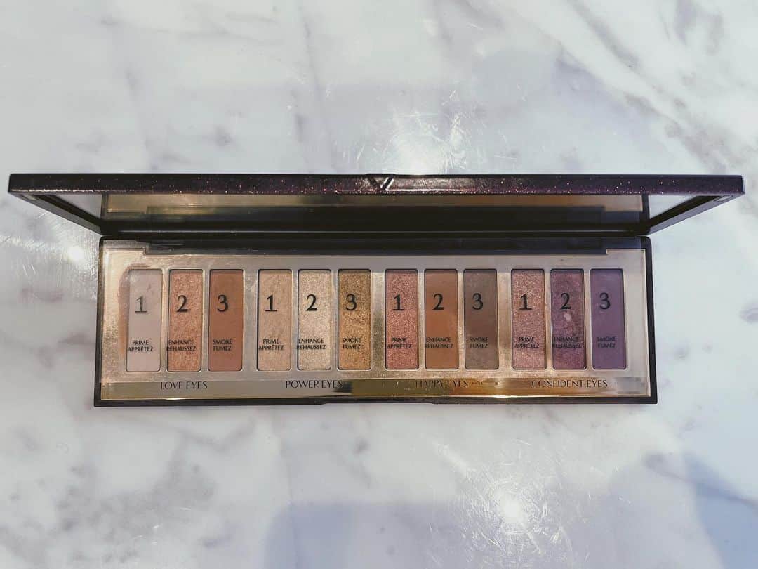 Yu-kiのインスタグラム：「@ctilburymakeup のシャドウパレット🎨ちょっと前のだけど、これだけあれば毎日いろんな組み合わせで楽しめる◎発色が良すぎて逆に薄付けが難しい😇#charlottetilbury」