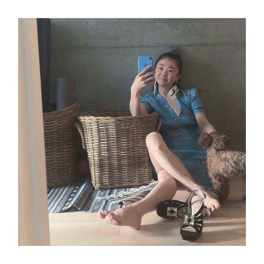 岸本佳子さんのインスタグラム写真 - (岸本佳子Instagram)「美しい靴 #shoes #rogervivier  友達の @shoemania621 ちゃんとお揃いのを去年買ったよん♡」2月18日 20時48分 - yoshico_kishimoto