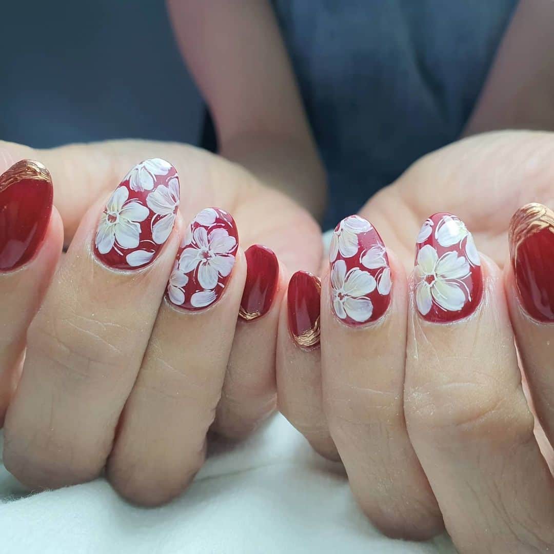 Yingのインスタグラム：「I used PREGEL Lemon Drop and PREMDOLL B78. Also used PREGEL Art Liner White for the art.  Items can be purchased at @nailwonderlandsg 🤗 . . . 🛒 www.nailwonderland.com⁣⁣ 📍20A Penhas Road, Singapore 208184⁣⁣ (5 minutes walk from Lavender MRT)⁣⁣ .  I am currently only able to take bookings from my existing pool of customers. If I have slots available for new customers, I will post them on my IG stories. Thank you to everyone who likes my work 🙏 if you need your nails done, please consider booking other artists at @thenailartelier instead ❤  #ネイルデザイン  #ネイルアート #ネイル #ジェルネイル #nailart #네일아트 #pregel #プリジェル #nails #gelnails #sgnails」