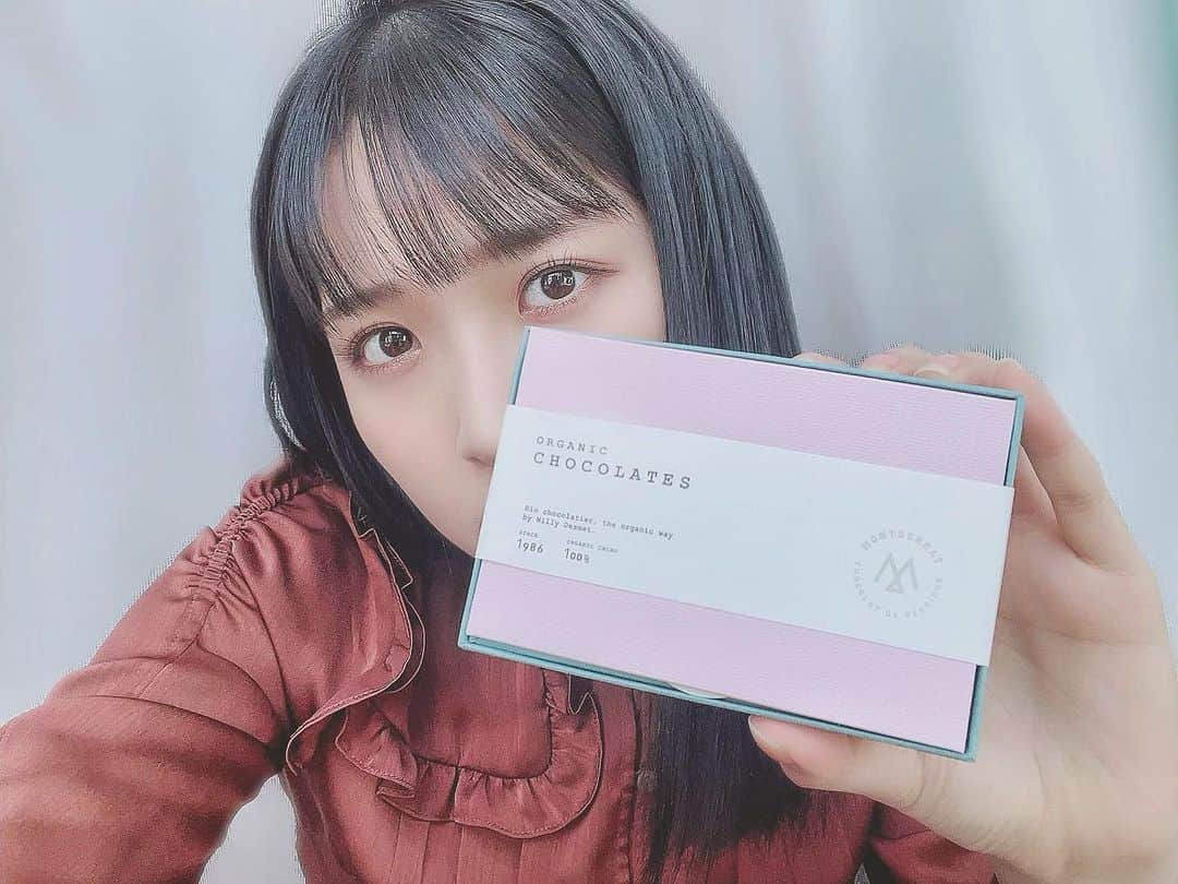 小野瑞歩さんのインスタグラム写真 - (小野瑞歩Instagram)「🍫🍫🍫  自分へのご褒美に贈った バレンタインチョコは モンセラートさんのコフレにしました💝  パッケージが好きな色の組み合わせでかわいいし 身体にも環境にも優しいチョコレートで 食べるのほんとにたのしみ🤎  #バレンタイン #ご褒美チョコ  #tsubaki_factory #つばきファクトリー #小野瑞歩」2月18日 20時49分 - mizuho_ono.official